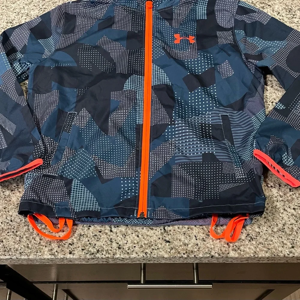 Under Armour Boys Navy Blue & Orange Hooded Windbreaker sackpack Jacket